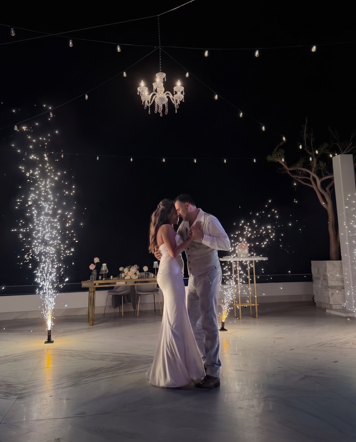 First dance under the chandelier with cold sparks